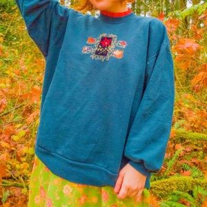 Vintage embroidered green sweatshirt